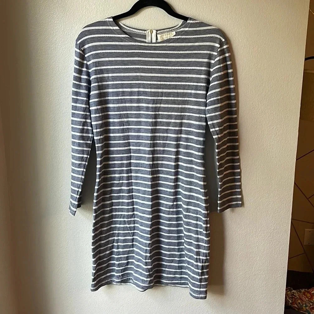 Sale to sable, lightweight fabric, dress, blue and white striped size XS